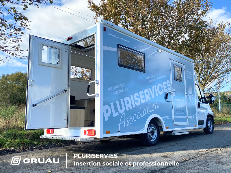 PLURISERVICES by Gruau